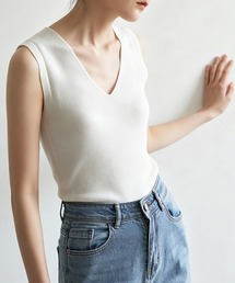 ノースリーブ Vネック」に該当するレディースのトップスファッション