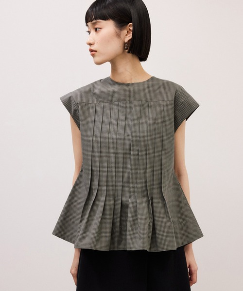 ADAM ET ROPE'(アダムエロペ)の「【定番】タックフレアジレブラウス(シャツ/ブラウス・レディース・ブルー系その他/ベージュ系その他/ホワイト・FREE)」の2枚目の写真