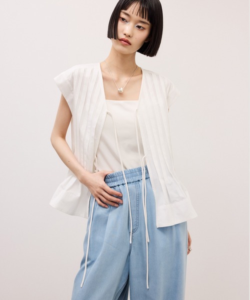 ADAM ET ROPE'(アダムエロペ)の「【定番】タックフレアジレブラウス(シャツ/ブラウス・レディース・ブルー系その他/ベージュ系その他/ホワイト・FREE)」の4枚目の写真