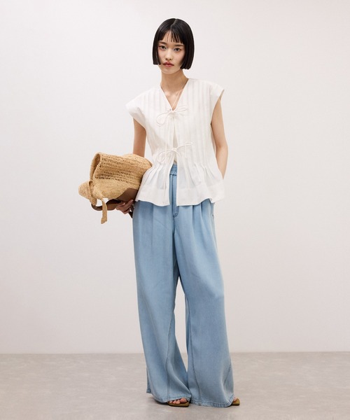 ADAM ET ROPE'(アダムエロペ)の「【定番】タックフレアジレブラウス(シャツ/ブラウス・レディース・ブルー系その他/ベージュ系その他/ホワイト・FREE)」の5枚目の写真