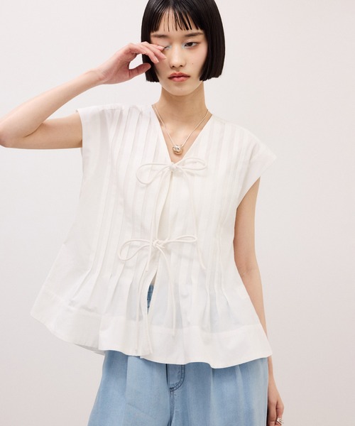 ADAM ET ROPE'(アダムエロペ)の「【定番】タックフレアジレブラウス(シャツ/ブラウス・レディース・ブルー系その他/ベージュ系その他/ホワイト・FREE)」の11枚目の写真