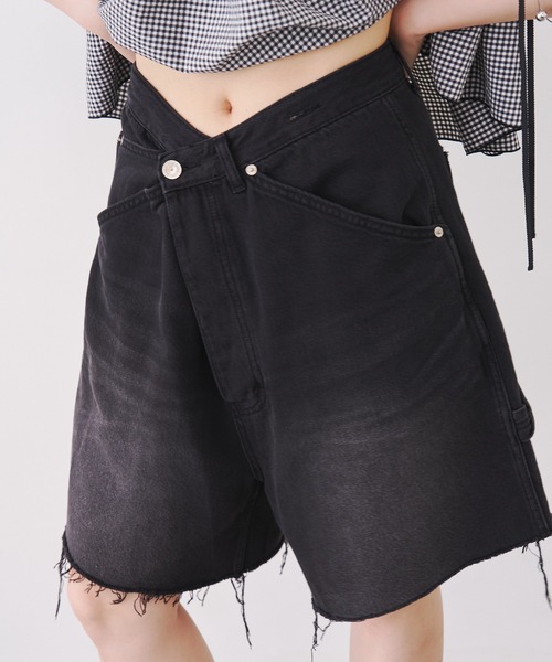 SOEMIN(ソミン)の「【SELECT】Denim bermuda pants/ウエストクロスデニムハーフパンツ(デニムパンツ・レディース・ライトブルー/ブラック・FREE)」の1枚目の写真