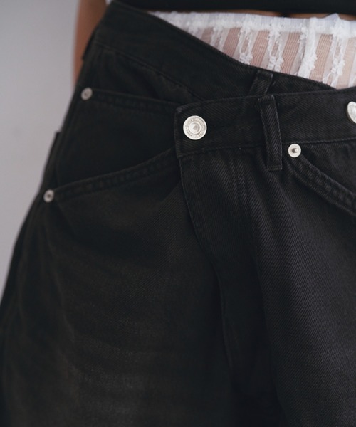 SOEMIN(ソミン)の「【SELECT】Denim bermuda pants/ウエストクロスデニムハーフパンツ(デニムパンツ・レディース・ライトブルー/ブラック・FREE)」の15枚目の写真
