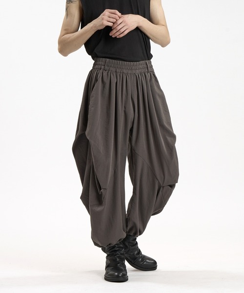 NO ID.(ノーアイディ)の「【NO ID.】Linen Touch Gathered Drape Easy Trousers / リネン タッチ ギャザー ドレープ イージー トラウザーズ(その他パンツ・メンズ・ブラック/グレー・1/2)」の14枚目の写真