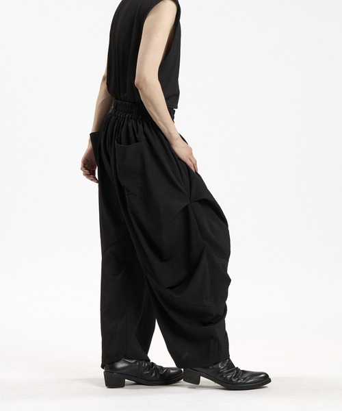 NO ID.(ノーアイディ)の「【NO ID.】Linen Touch Gathered Drape Easy Trousers / リネン タッチ ギャザー ドレープ イージー トラウザーズ(その他パンツ・メンズ・ブラック/グレー・1/2)」の9枚目の写真