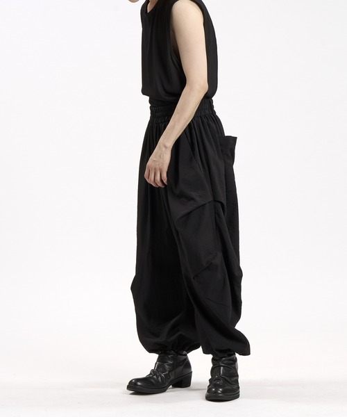 NO ID.(ノーアイディ)の「【NO ID.】Linen Touch Gathered Drape Easy Trousers / リネン タッチ ギャザー ドレープ イージー トラウザーズ(その他パンツ・メンズ・ブラック/グレー・1/2)」の6枚目の写真