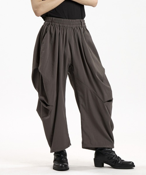 NO ID.(ノーアイディ)の「【NO ID.】Linen Touch Gathered Drape Easy Trousers / リネン タッチ ギャザー ドレープ イージー トラウザーズ(その他パンツ・メンズ・ブラック/グレー・1/2)」の4枚目の写真