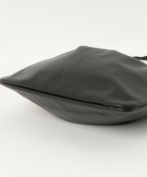 TODAYFUL(トゥデイフル)の「Drawstring Leather Bag 12611020(ショルダーバッグ・メンズ・ブラウン/ブラック・FREE)」の5枚目の写真