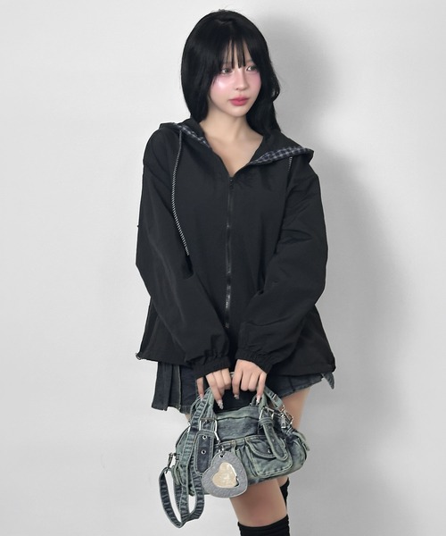 FOLLOWIN(フォロウィン)の「【ハート鏡チャーム付き】ポケットデニム2WAYバッグ【動画あり】(ショルダーバッグ・レディース・ブルー/ブラック・FREE)」の8枚目の写真