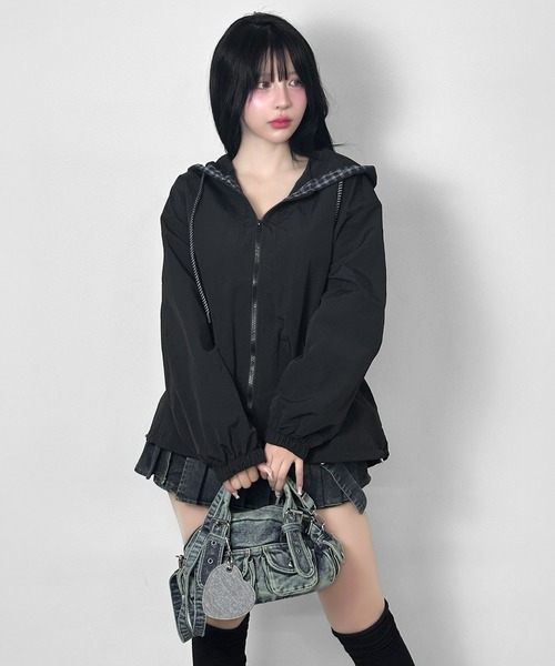 FOLLOWIN(フォロウィン)の「【ハート鏡チャーム付き】ポケットデニム2WAYバッグ【動画あり】(ショルダーバッグ・レディース・ブルー/ブラック・FREE)」の9枚目の写真