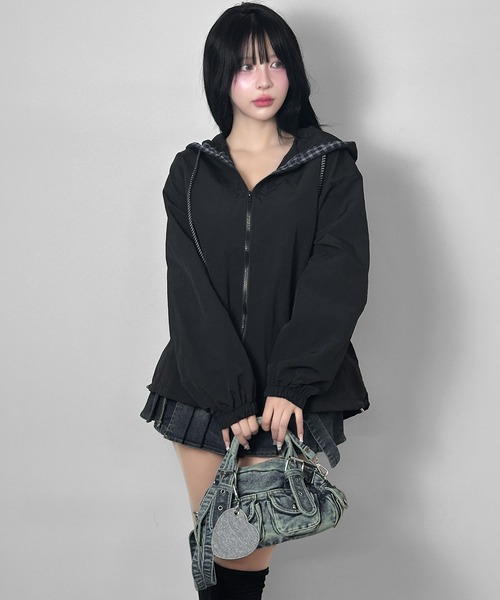 FOLLOWIN(フォロウィン)の「【ハート鏡チャーム付き】ポケットデニム2WAYバッグ【動画あり】(ショルダーバッグ・レディース・ブルー/ブラック・FREE)」の10枚目の写真