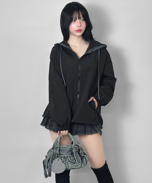FOLLOWIN(フォロウィン)の「【ハート鏡チャーム付き】ポケットデニム2WAYバッグ【動画あり】(ショルダーバッグ・レディース・ブルー/ブラック・FREE)」の11枚目の写真