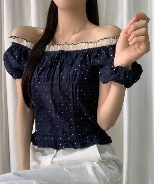 WESTSEA(ウエストシー)の「ドット柄 オフショルダートップス / パフスリーブ シャーリングブラウス ショート丈 シュシュ付き(シャツ/ブラウス・レディース・ネイビー/アイボリー・FREE)」の5枚目の写真