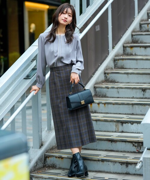 ANY SIS（エニィスィス）の「フロントチャームバイカラー ブラウス（シャツ/ブラウス・レディース・ダルブルー系/黄土色系/アイボリー系・X-SMALL）」の13枚目の写真