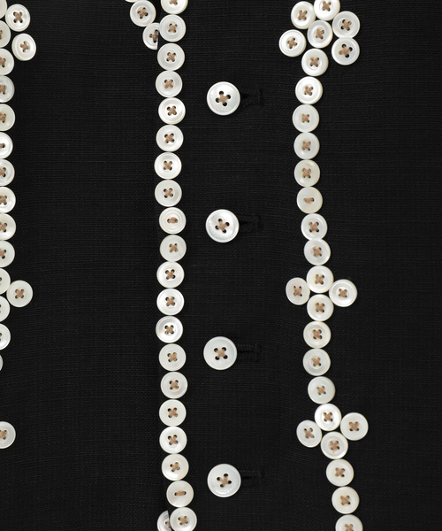 CURRENTAGE(カレンテージ)の「Pearly king&Queen gillet(MENS)(ベスト・メンズ・ブラック・3/4)」の3枚目の写真