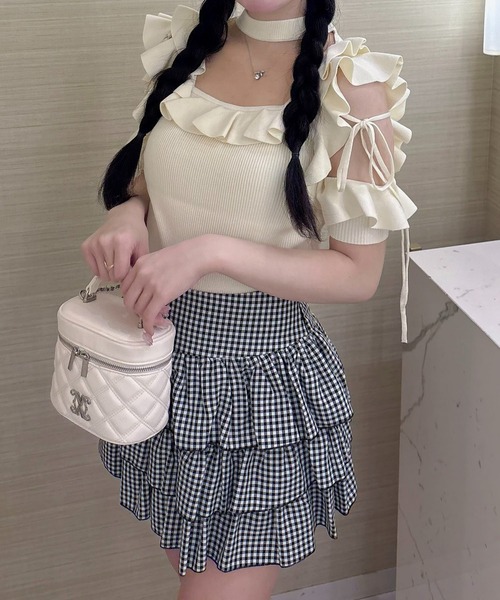 INGNI(イング)の「チョーカー付肩開きフリルトップス(ニット/セーター・レディース・ブラック/ピンク/アイボリー・M)」の11枚目の写真