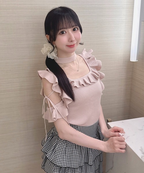 INGNI(イング)の「チョーカー付肩開きフリルトップス(ニット/セーター・レディース・ブラック/ピンク/アイボリー・M)」の21枚目の写真