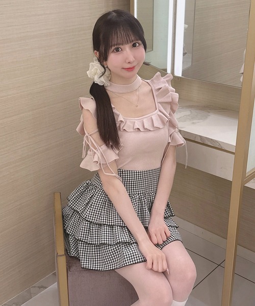 INGNI(イング)の「チョーカー付肩開きフリルトップス(ニット/セーター・レディース・ブラック/ピンク/アイボリー・M)」の22枚目の写真