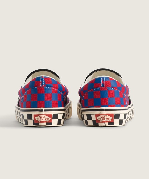 VANS（バンズ）の「クラシック スリッポン / Classic Slip-On CHECKERBOARD R VN000DAHRDB1（スリッポン・メンズ・レッド・11/4/6/8/10/9/8.5/9.5/10.5/11.5/6.5/5/7/7.5/5.5/4.5/12）」の4枚目の写真