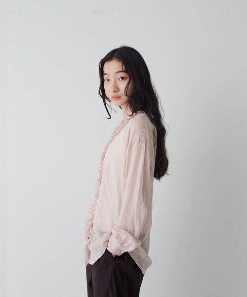 conges payes ADIEU TRISTESSE(コンジェ ペイエ アデュートリステス)の「シャーリングフリルブラウス(シャツ/ブラウス・レディース・ピンク/ネイビー・38)」の4枚目の写真