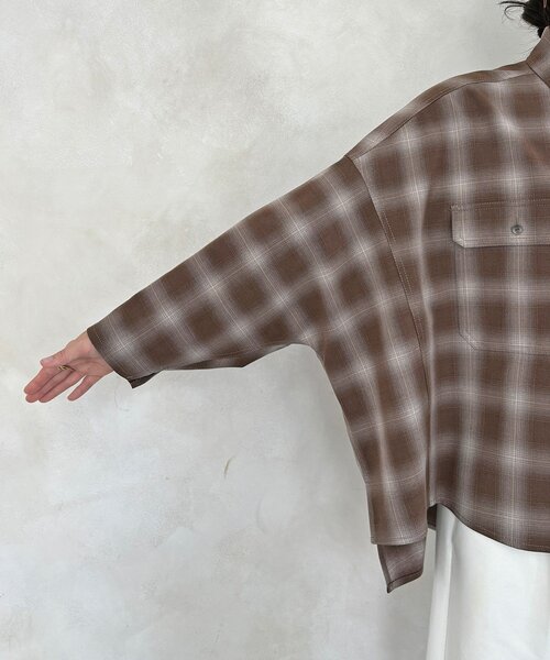DouDou（ドゥドゥ）の「バックボリュームチェックシャツ（シャツ/ブラウス・レディース・ブラウン/ベージュ・FREE）」の18枚目の写真