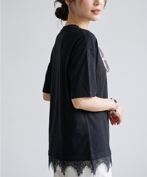 GIVERNY（ジヴェルニー）の「裾レースで大人可愛く♪格上げデザインTシャツ（Tシャツ/カットソー・レディース・ブラック/ホワイト/ベージュ・FREE）」の4枚目の写真