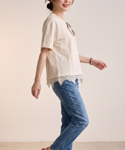 GIVERNY（ジヴェルニー）の「裾レースで大人可愛く♪格上げデザインTシャツ（Tシャツ/カットソー・レディース・ブラック/ホワイト/ベージュ・FREE）」の12枚目の写真
