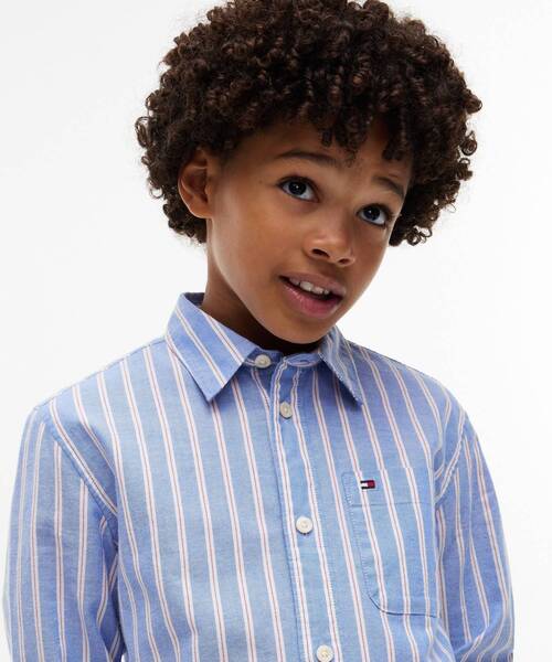 TOMMY HILFIGER（トミーヒルフィガー）の「BOYS ストライプオックスフォードシャツ（シャツ/ブラウス・キッズ・ネイビー・130cm/150cm）」の4枚目の写真