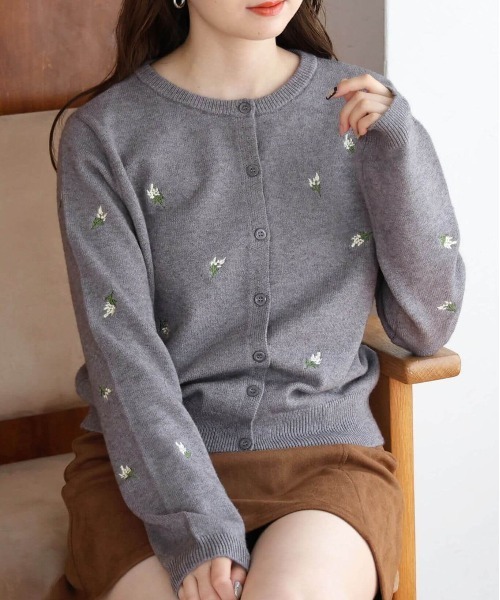 tiptop(ティップトップ)の「花刺繍クルーカーディガン(カーディガン/ボレロ・レディース・ネイビー/アイボリー/グレー・FREE)」の2枚目の写真