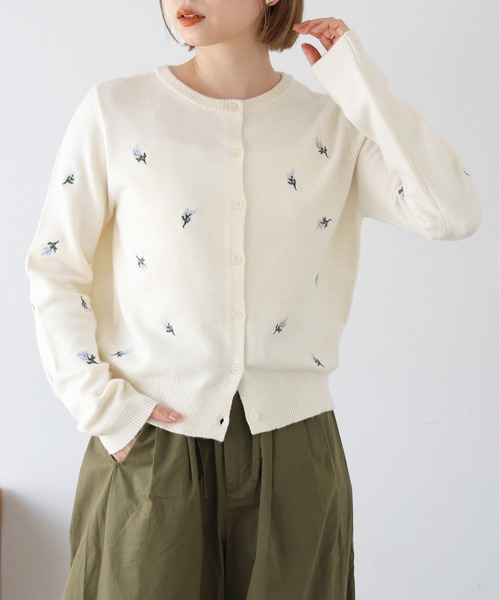 tiptop(ティップトップ)の「花刺繍クルーカーディガン(カーディガン/ボレロ・レディース・ネイビー/アイボリー/グレー・FREE)」の4枚目の写真