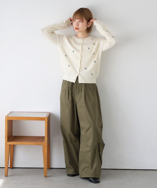 tiptop(ティップトップ)の「花刺繍クルーカーディガン(カーディガン/ボレロ・レディース・ネイビー/アイボリー/グレー・FREE)」の7枚目の写真
