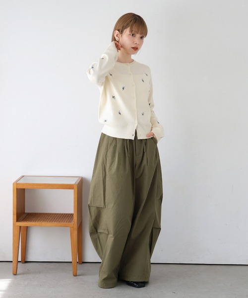 tiptop(ティップトップ)の「花刺繍クルーカーディガン(カーディガン/ボレロ・レディース・ネイビー/アイボリー/グレー・FREE)」の8枚目の写真