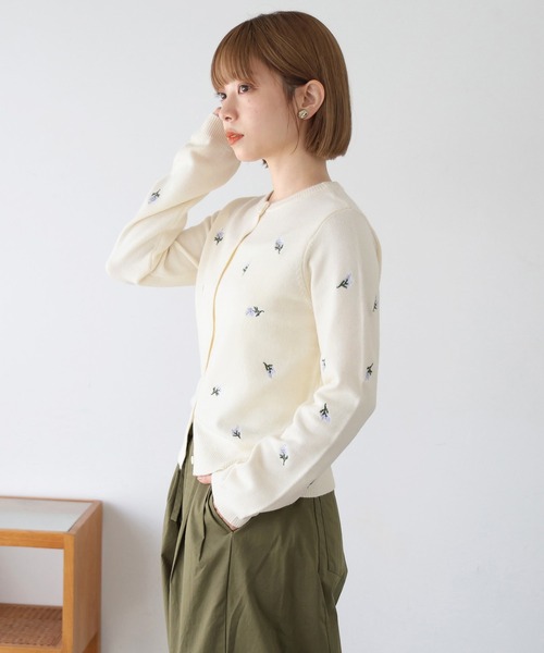 tiptop(ティップトップ)の「花刺繍クルーカーディガン(カーディガン/ボレロ・レディース・ネイビー/アイボリー/グレー・FREE)」の9枚目の写真