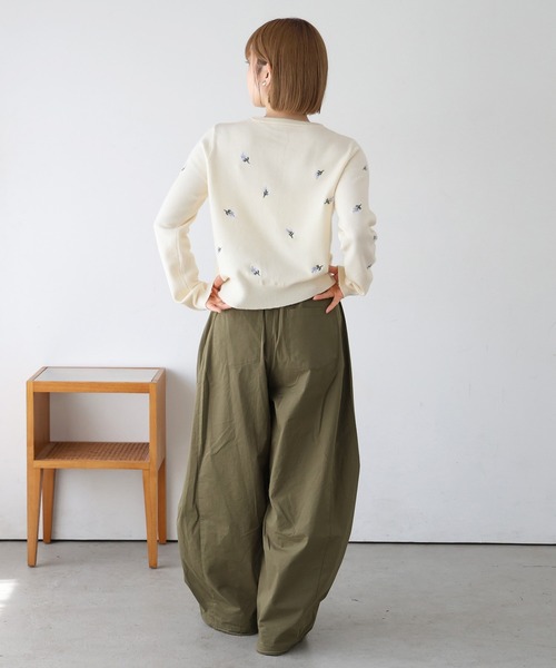 tiptop(ティップトップ)の「花刺繍クルーカーディガン(カーディガン/ボレロ・レディース・ネイビー/アイボリー/グレー・FREE)」の11枚目の写真