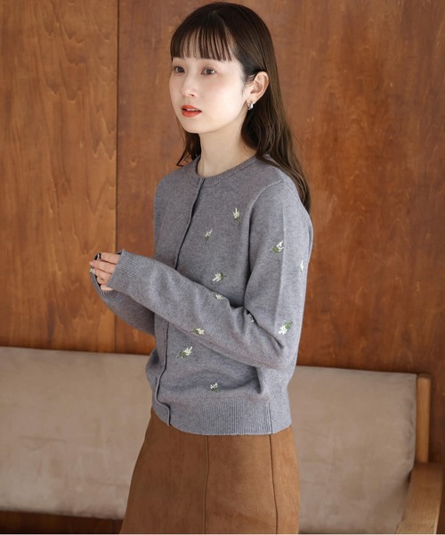 tiptop(ティップトップ)の「花刺繍クルーカーディガン(カーディガン/ボレロ・レディース・ネイビー/アイボリー/グレー・FREE)」の19枚目の写真