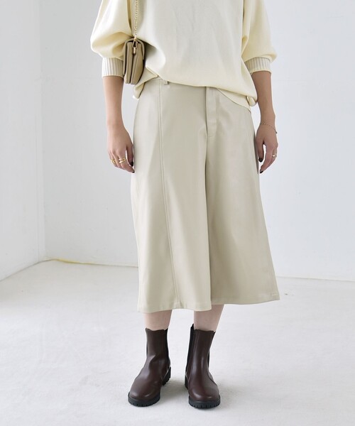 quaranciel(カランシエル)の「〈洗濯機可能〉シームデザイン セミワイド ハーフ パンツ(その他パンツ・レディース・ベージュ/ブラウン・ONE SIZE)」の1枚目の写真