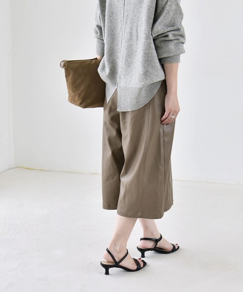 quaranciel(カランシエル)の「〈洗濯機可能〉シームデザイン セミワイド ハーフ パンツ(その他パンツ・レディース・ベージュ/ブラウン・ONE SIZE)」の19枚目の写真