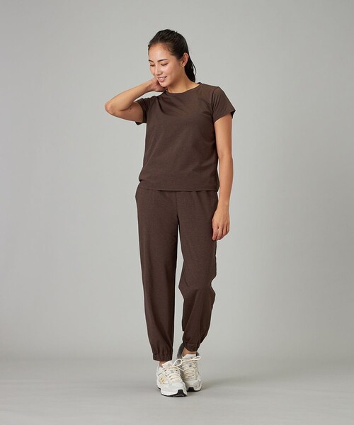 Chacott(チャコット)の「EasyCare+ Tシャツ(その他トップス・レディース・ブラウン/ピンク・M)」の3枚目の写真