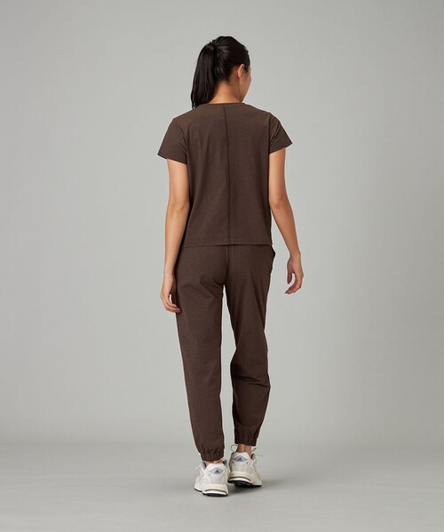 Chacott(チャコット)の「EasyCare+ Tシャツ(その他トップス・レディース・ブラウン/ピンク・M)」の4枚目の写真