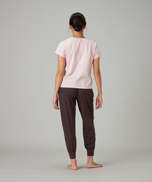 Chacott(チャコット)の「EasyCare+ Tシャツ(その他トップス・レディース・ブラウン/ピンク・M)」の6枚目の写真