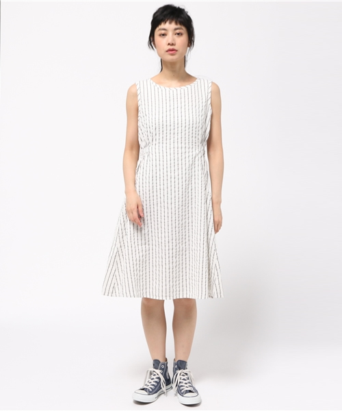 LBC（エルビーシー）の「コットンサッカーノースリワンピース         （ワンピース・レディース・オフホワイト/ネイビー・LARGE/MEDIUM）」の3枚目の写真