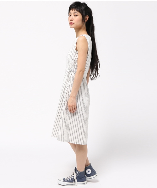 LBC（エルビーシー）の「コットンサッカーノースリワンピース         （ワンピース・レディース・オフホワイト/ネイビー・LARGE/MEDIUM）」の5枚目の写真