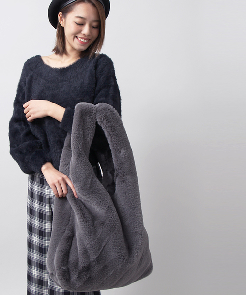 WEGO（ウィゴー）の「WEGO/ファーショッパートートバッグ（トートバッグ・レディース・ブラック/ピンク/ブラウン/グレー・FREE）」の3枚目の写真