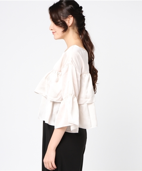 mysty woman（ミスティウーマン）の「ヴィンテージサテン編み上げティアードブラウス（シャツ/ブラウス・レディース・アイボリー/ブラック/ピンクベージュ/グレイッシュブルー・FREE）」の6枚目の写真