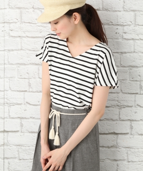 LEPSIM(レプシィム)の「ボーダーヘムラインVネックプルオーバーSS 748974(Tシャツ/カットソー・レディース・ブラック系その他/ホワイト系その他/ベージュ系その他・FREE)」の2枚目の写真