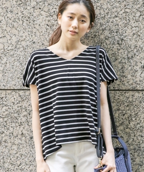 LEPSIM(レプシィム)の「ボーダーヘムラインVネックプルオーバーSS 748974(Tシャツ/カットソー・レディース・ブラック系その他/ホワイト系その他/ベージュ系その他・FREE)」の1枚目の写真