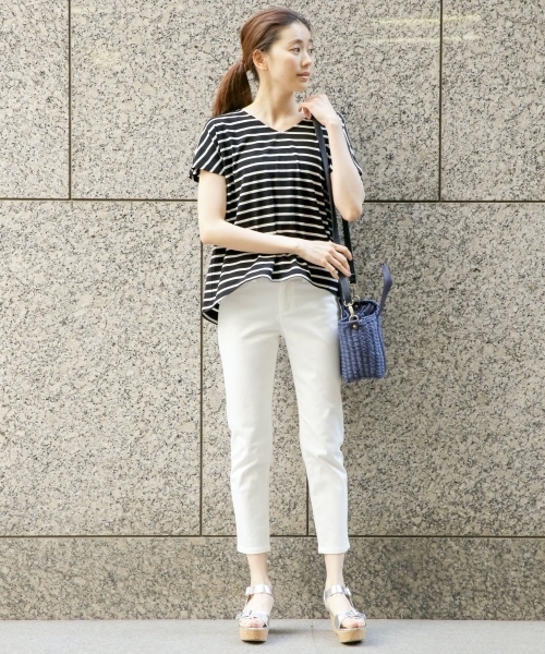 LEPSIM(レプシィム)の「ボーダーヘムラインVネックプルオーバーSS 748974(Tシャツ/カットソー・レディース・ブラック系その他/ホワイト系その他/ベージュ系その他・FREE)」の5枚目の写真