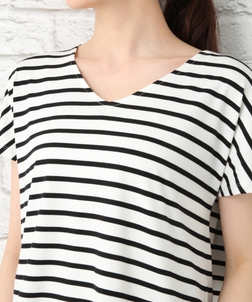 LEPSIM(レプシィム)の「ボーダーヘムラインVネックプルオーバーSS 748974(Tシャツ/カットソー・レディース・ブラック系その他/ホワイト系その他/ベージュ系その他・FREE)」の9枚目の写真