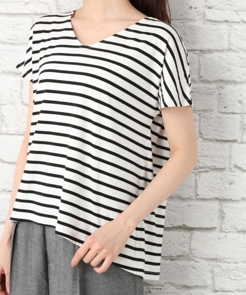 LEPSIM(レプシィム)の「ボーダーヘムラインVネックプルオーバーSS 748974(Tシャツ/カットソー・レディース・ブラック系その他/ホワイト系その他/ベージュ系その他・FREE)」の10枚目の写真