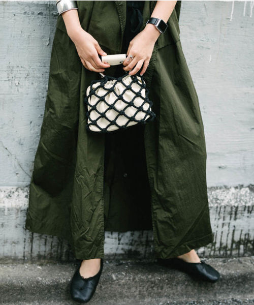 Edie Tokyo（エディートーキョー）の「【Edie Tokyo】 ED_Netcombishoulder_small_Era 14937200（ハンドバッグ・レディース・ホワイト/ブラック・FREE）」の4枚目の写真